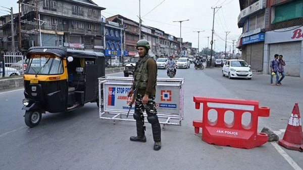 Day curfew lifted in Kishtwar: Search on for weapon snatchers