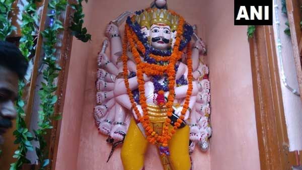 Dussehra 2019: Devotees worship Ravana at Dashanan temple in Kanpur