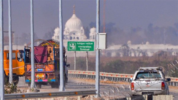 1,100 Indian Sikh pilgrims visit Kartarpur Sahib gurdwara in Pakistan, instal golden palanquin