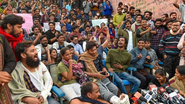 HRD Ministry not likely to interfere in JNU fee hike issue, may facilitate resolution