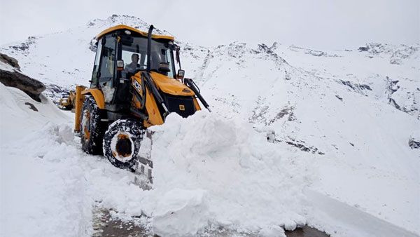 Snow clearing operations on Manali-Leh road still underway