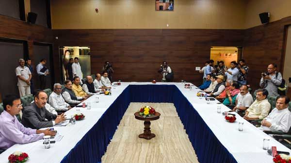 Opposition leaders meet to discuss economic issues, RCEP trade deal