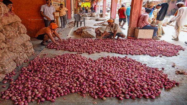 Bengaluru: Onion dishes off the plates at houses, hotels and Paying guests