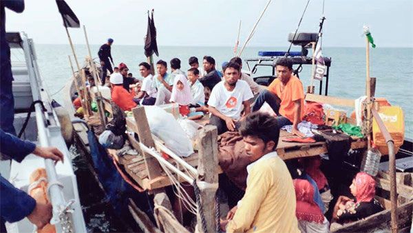 Bangladesh intercepts Malaysia-bound boat carrying 119 Rohingyas