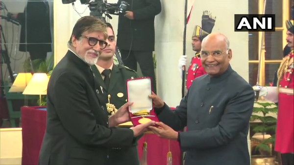 Prez Kovind honours Amitabh Bachchan with Dadasaheb Phalke Award
