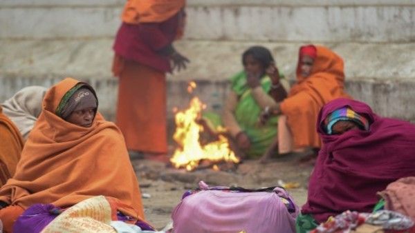 Temperature in Delhi dips to 2.4 degree Celsius