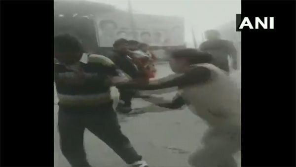 WATCH: Kanpur woman constable thrashes eve-teaser with shoe, video viral