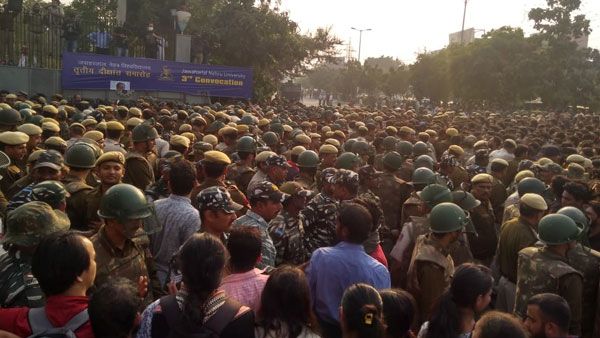 JNU protest: Police resort to lathicharge after clash with students