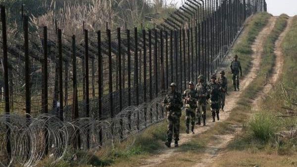 Pak army targets forward posts at J&K