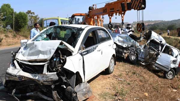 Lingayat seer Basaveshwara Swamiji dies as two cars collide head-on