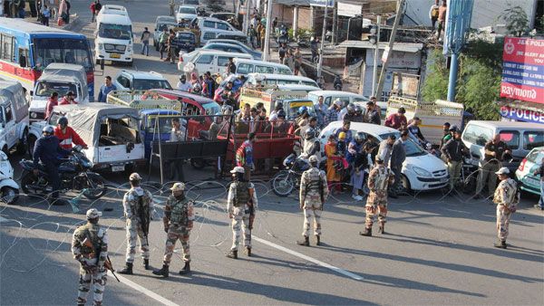 Despite govt order, internet services yet to resume in Kashmir Valley