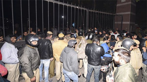 Complete lawlessness say actors, filmmakers on JNU horror