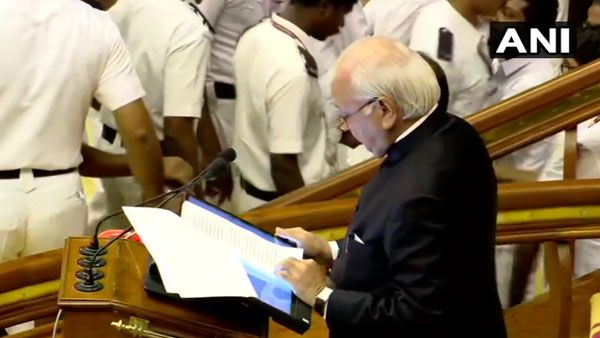 Amid opposition walkout, Kerala Governor reads out 'anti-CAA' para in assembly