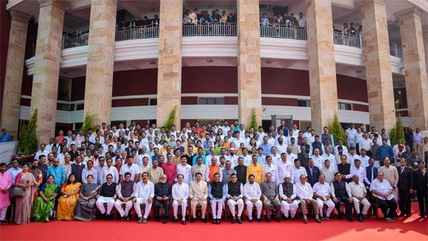 Maharashtra: 41 of the 42 ministers are crorepatis, 27 have criminal cases pending