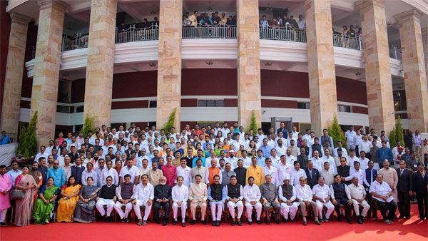 Cabinet expansion done, but talks continue on portfolios in Maharashtra