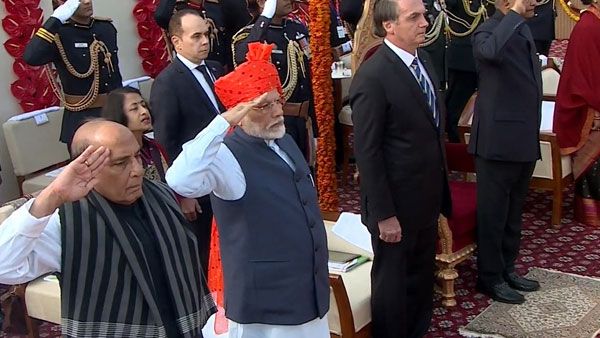 71st Republic Day 2020: PM Modi continues 'safa' tradition, sports saffron 'bandhej' turban