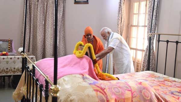 Modi pays tribute to Swami Vivekananda on his birth anniversary at Belur Math