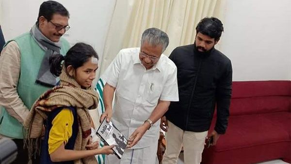 Kerala CM Vijayan meets JNUSU president Aishe Ghosh, gifts her 'Halla Bol'