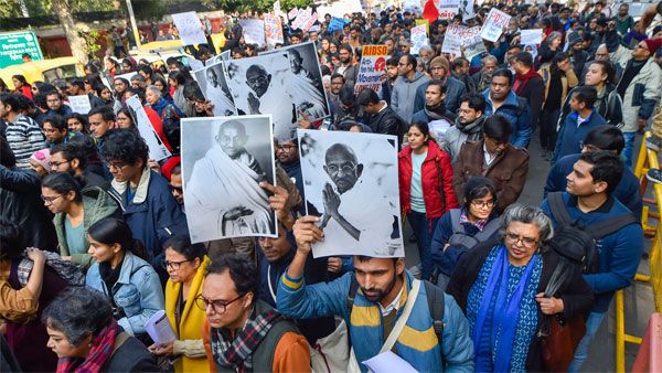 JNU protests: Yechury, Sharad Yadav join citizens’ march at Mandi House