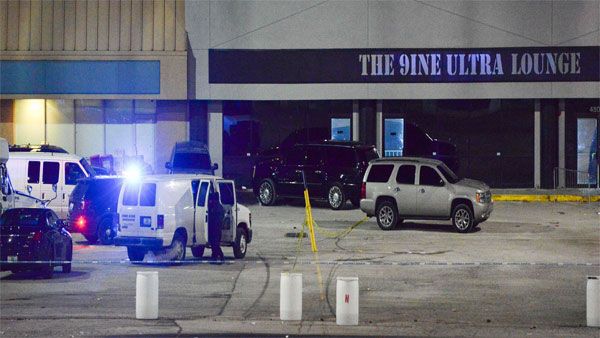 US: 2 dead, 15 injured in shooting outside Kansas City bar