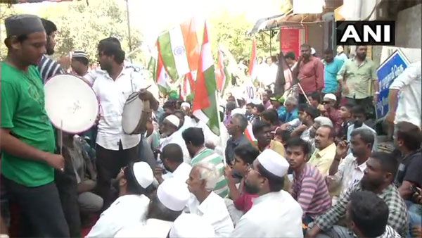 Anti-CAA protest turns violent in Chennai, four cops hurt