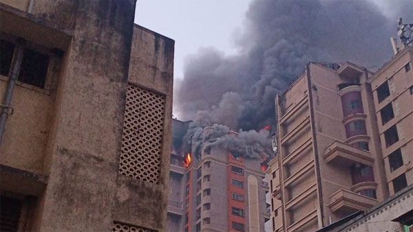 Massive fire breaks out at Navi Mumbai highrise, rescue team on the spot