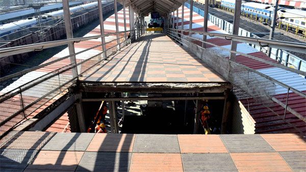 Footover bridge collapses at Bhopal railway station, 8 injured