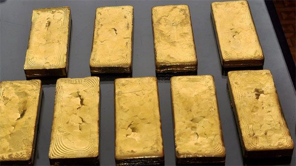 Mumbai: Gold, cash worth over a crore recovered from rail passenger