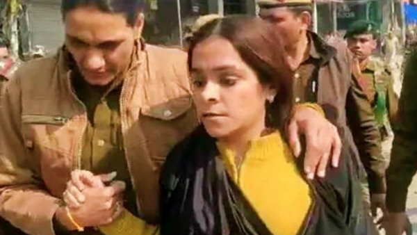 YouTuber arrested for shooting videos in burqa at Shaheen Bagh
