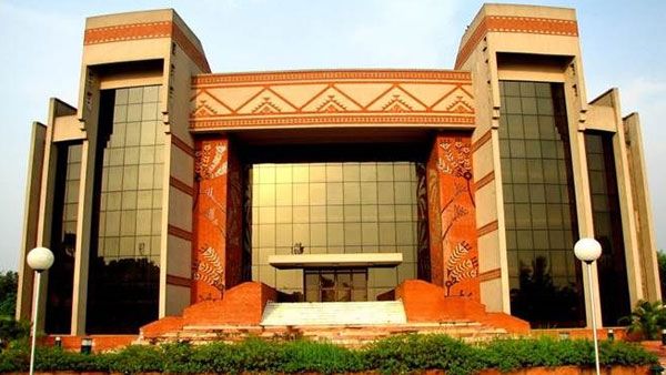 IIM Calcutta placement: Record average salary of Rs 28 lakh a month
