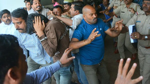 Karnataka: Hubli residents thrash Kashmiri students for raising pro-Pakistan slogans