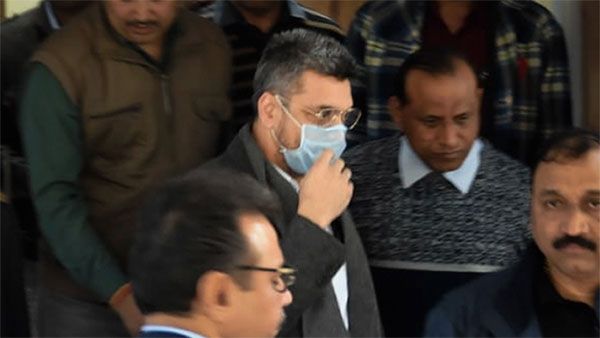 Alleged bookie, Sanjeev Chawla, extradited, brought to Delhi