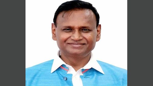 After Rahul Gandhi, another Congress leader makes a controversial statement on Pulwama attack