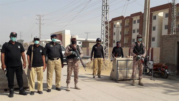 6 Pak officials suspended for selfie with COVID19-infected colleague