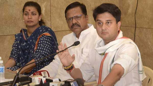 Senior Cong leader Scindia accuses BJP of orchestrating move to poach MLAs in MP