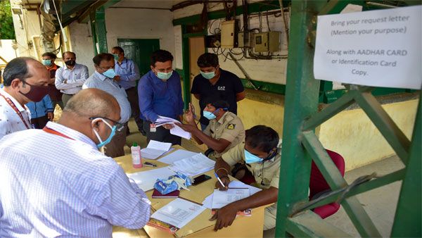 After long, crowded lines, Bengaluru police launch app for issuing e-pass