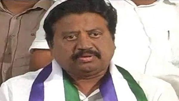 Over 1,000 people returning to AP stranded at border