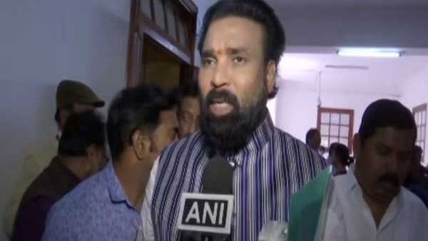 Karnataka Health Minister calls emergency meeting of officials after positive case in Telangana