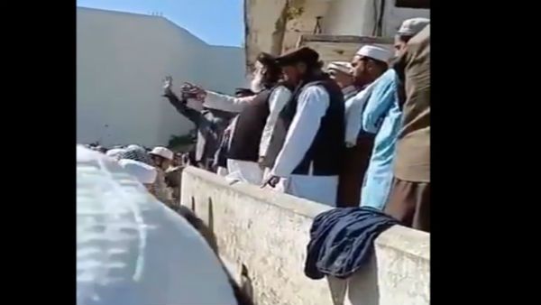 False: Video of cleric challenging closure of Mosques is from Pakistan, not India