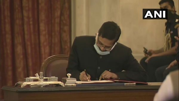 Sanjay Kothari takes oath as Chief Vigilance Commissioner