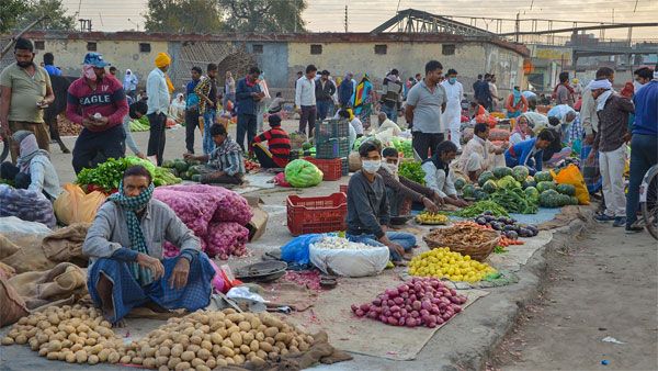 Clip claiming vegetable vendors are spreading COVID-19 is FAKE