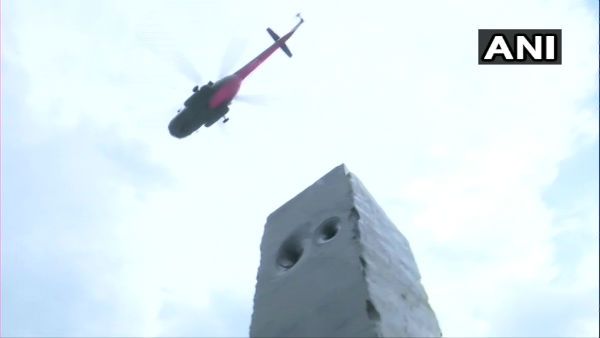 Defence forces shower petals, play music to honour corona warriors