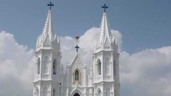 Church makes 827-kg cake to mark saint's birthday