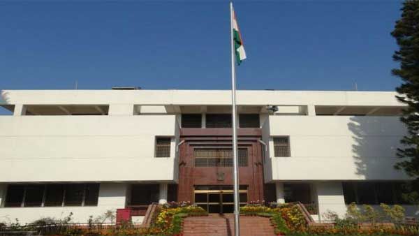 Two Indian officials in High Commission at Pakistan missing