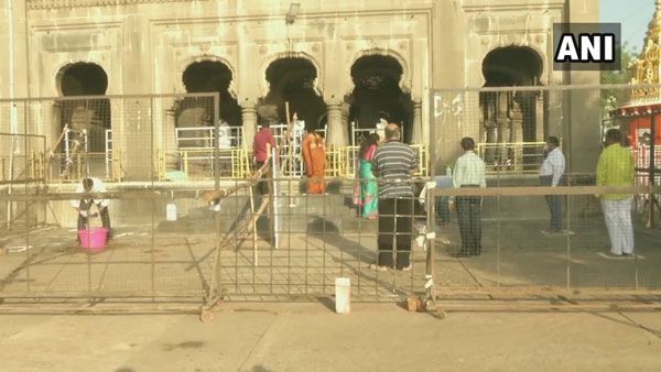 Unlock 1.0: Devotees visit Sharana Basaveshwara Temple in Karnataka and Durgiana Temple in Punjab