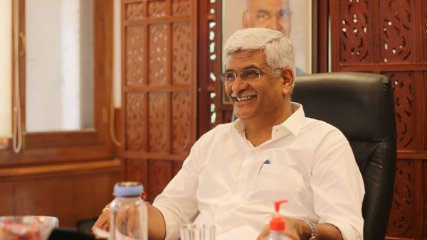 To keep a family happy, nation has paid price: Union Minister's swipe at Gandhis