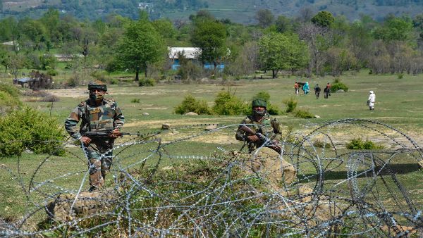 Pak troops resort to heavy firing in forward areas