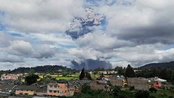 Sinabung volcano eruption: Geologist suggests villagers to stay 5 km away from volcanic crater