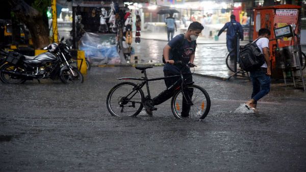 Mumbai rains: IMD warns of 'flooding'; Heavy rains lead to waterlogging in several parts of city