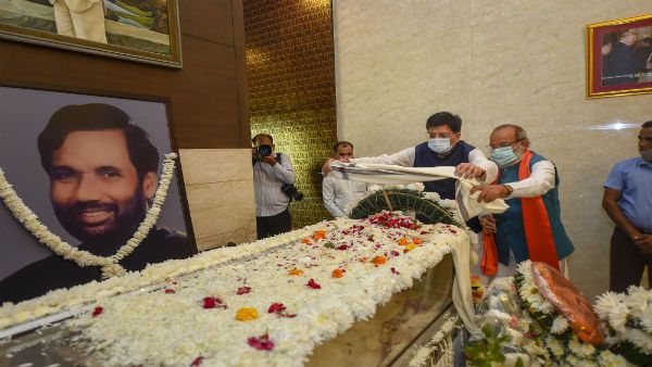 Ram Vilas Paswan to be accorded state funeral, Ravi Shankar Prasad to represent central govt